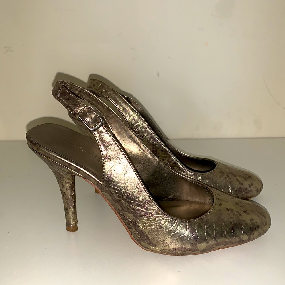 Heels - Picture 2 of 3